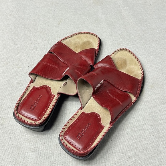 Bass Women’s Size 7.5 Red Leather Block Heel Sandals B - Picture 1 of 6